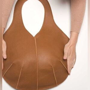 Spazioif Per A Pebbled Leather Shoulder Bag